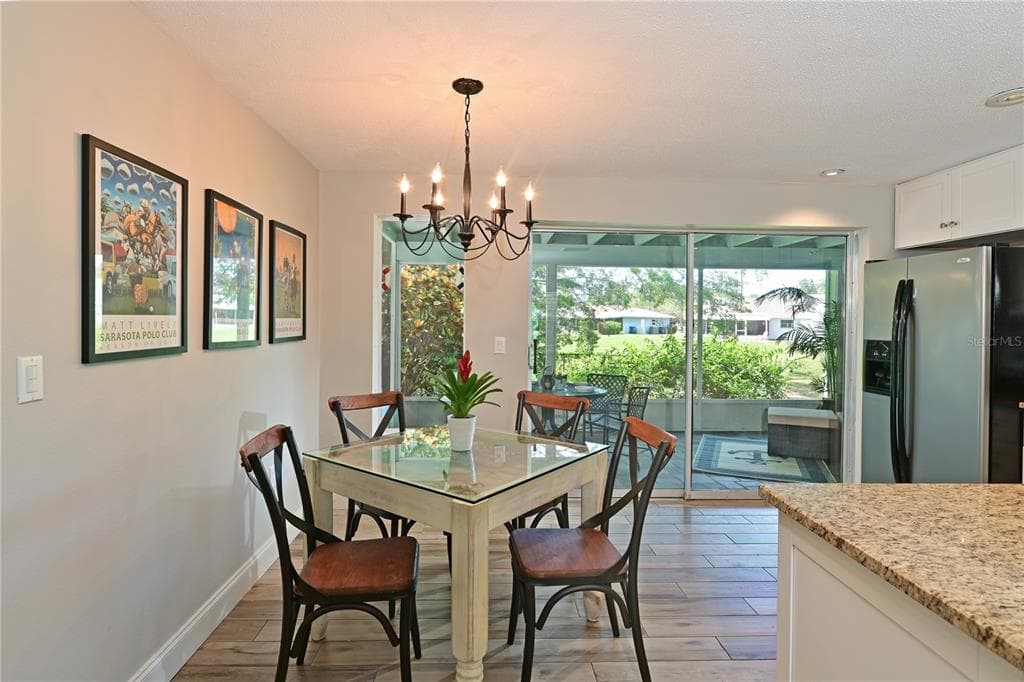 3472 QUEENS STREET photo 11