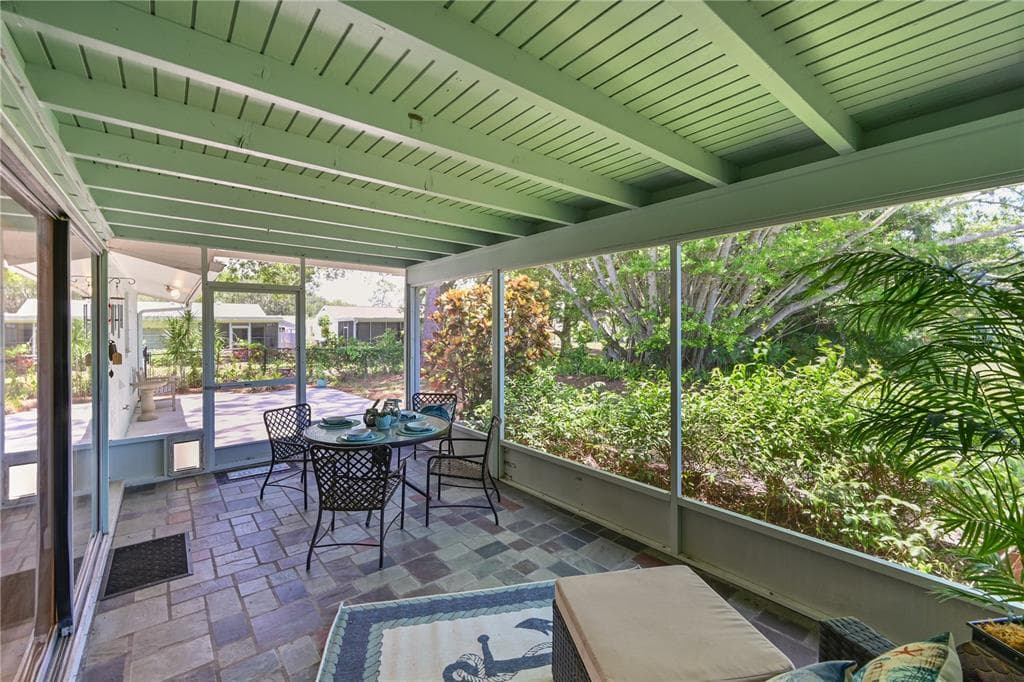 3472 QUEENS STREET photo 25