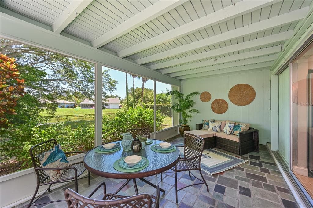 3472 QUEENS STREET photo 21