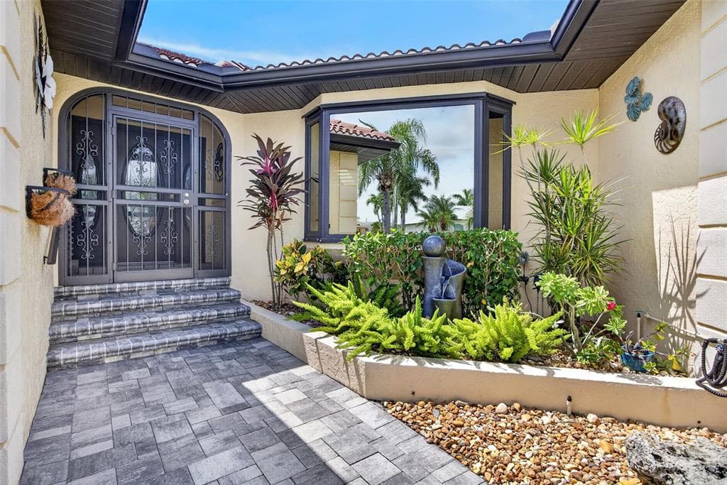 3323 DOMINICA COURT 5