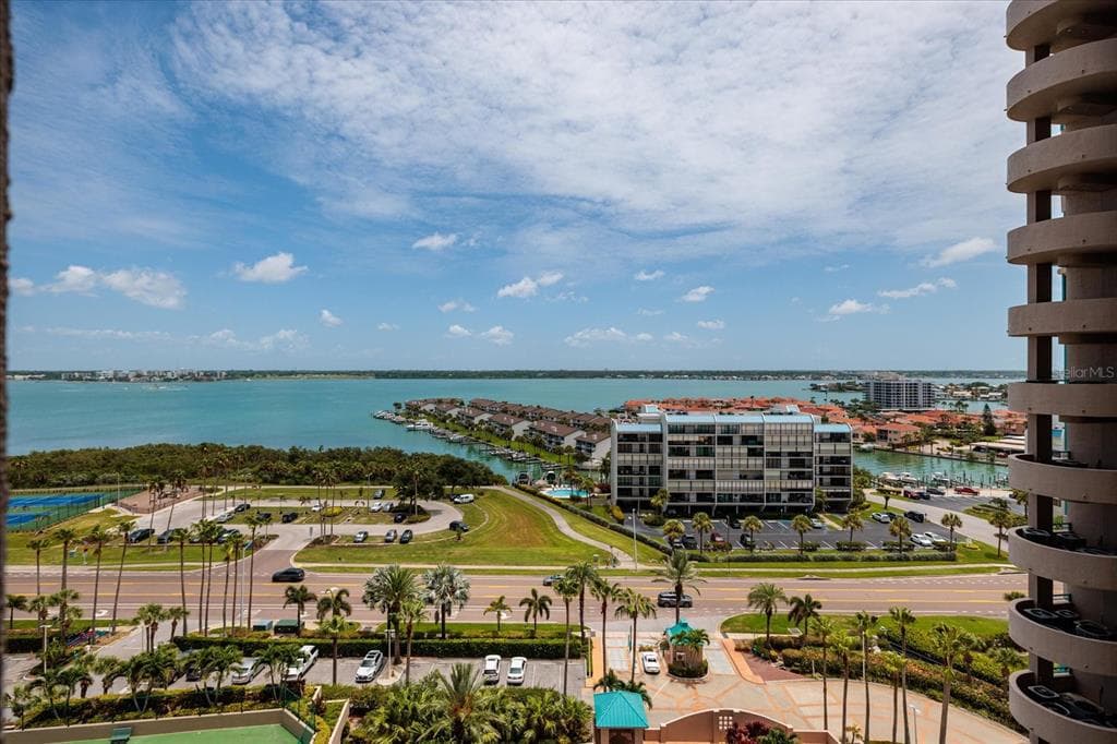 1560 GULF BOULEVARD 1101 photo 22