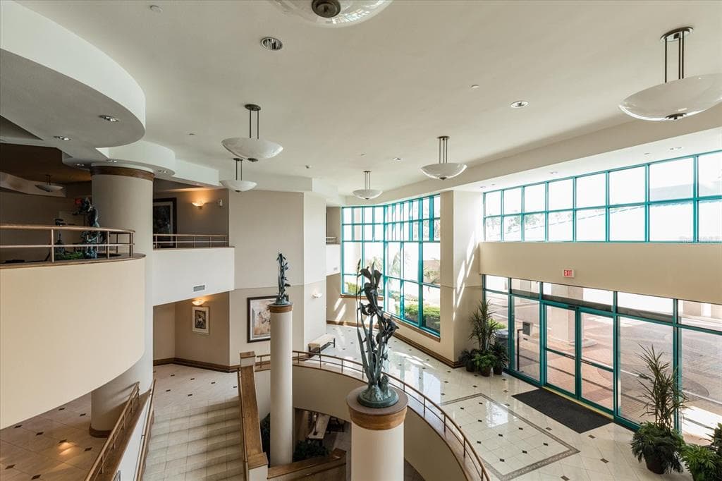 1560 GULF BOULEVARD 1101 photo 3