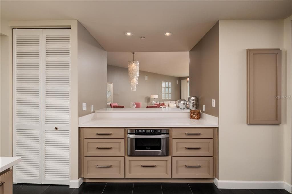 1560 GULF BOULEVARD 1101 photo 15