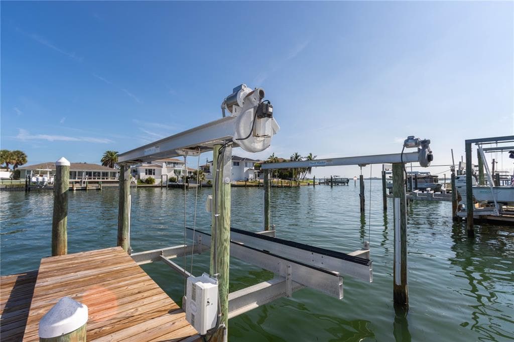 440 PALM ISLAND SE photo 2