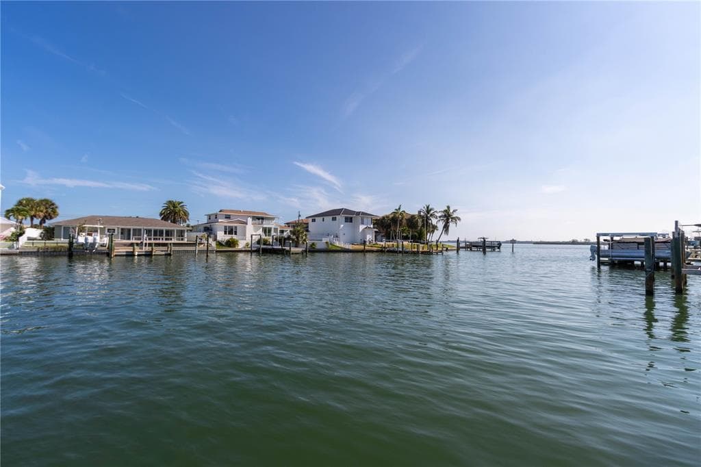 440 PALM ISLAND SE photo 3