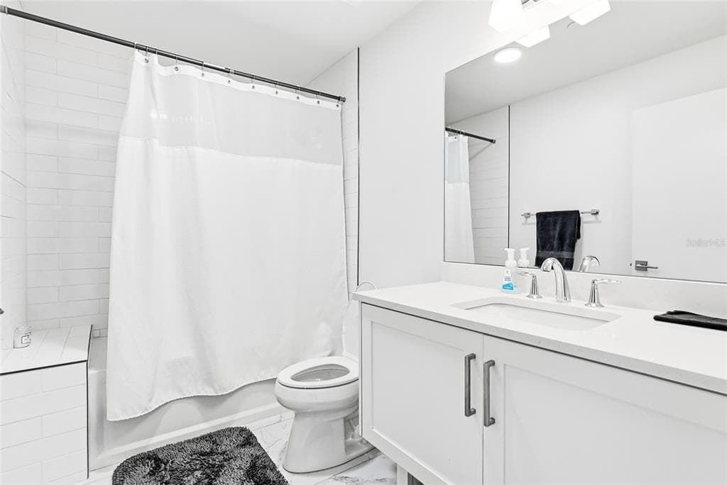 415 ISLAND WAY 204 photo 17