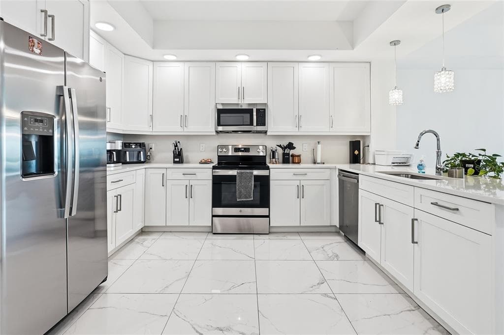 415 ISLAND WAY 204 photo 3