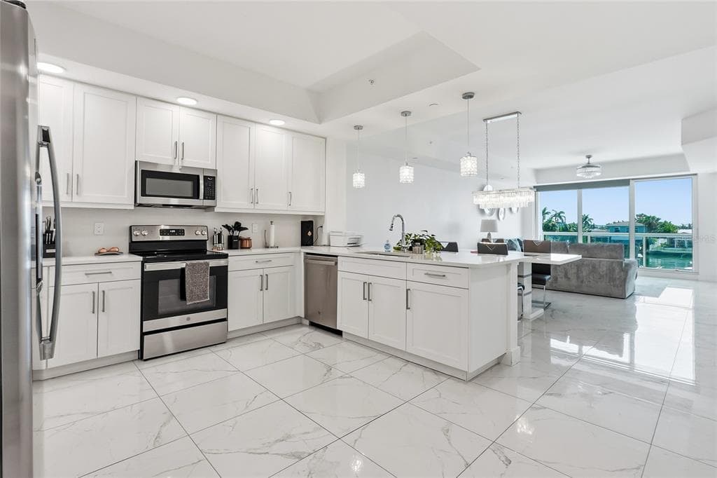 415 ISLAND WAY 204 photo 5