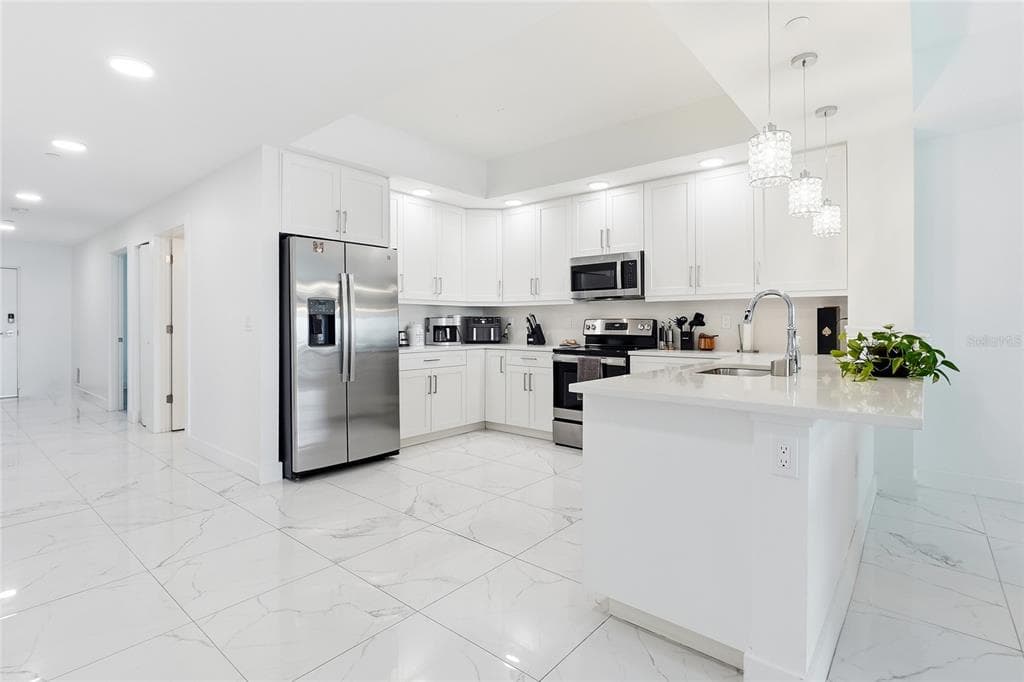 415 ISLAND WAY 204 photo 4