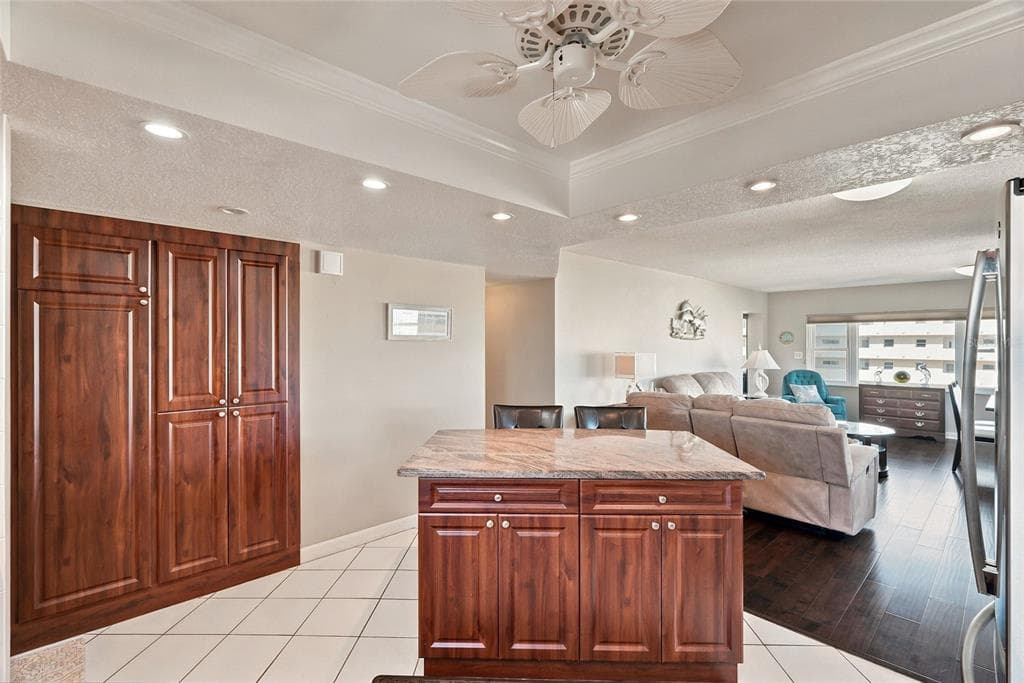 4550 COVE CIRCLE 1009 photo 6
