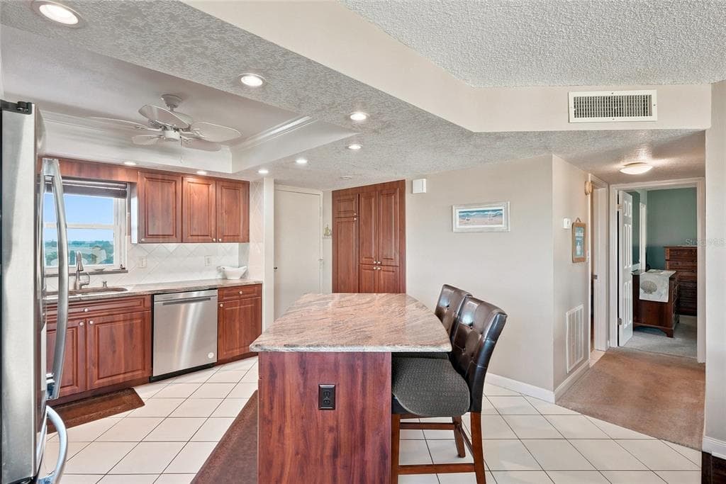 4550 COVE CIRCLE 1009 photo 5
