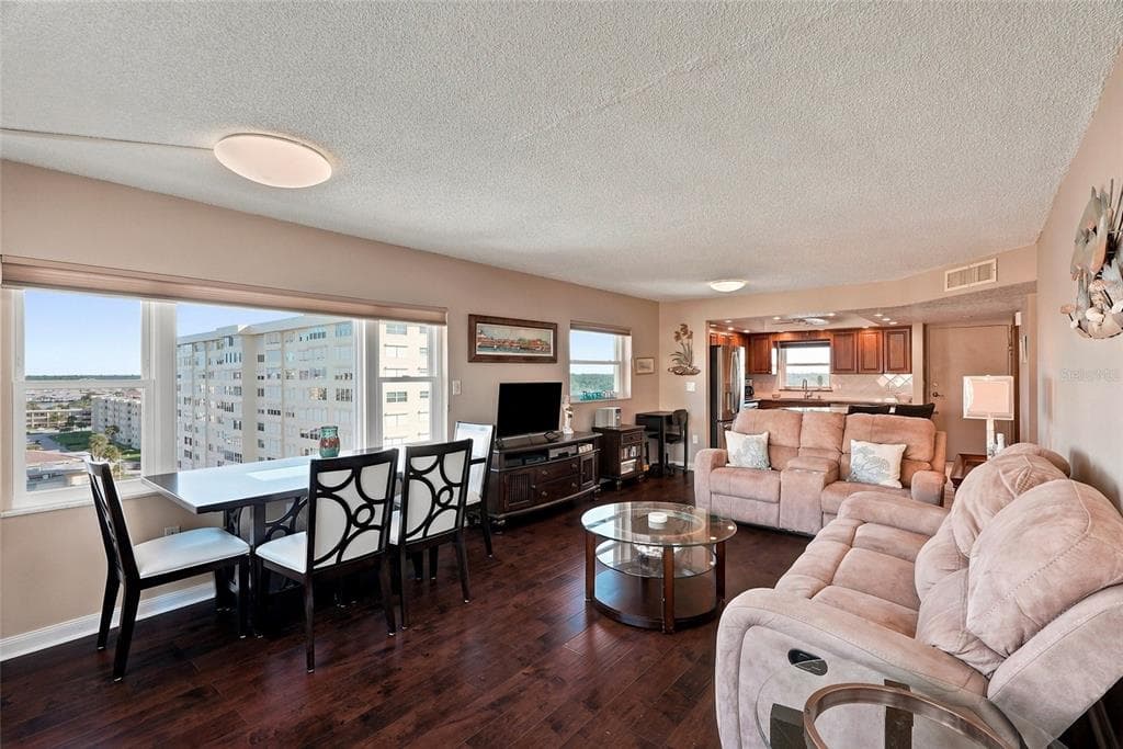 4550 COVE CIRCLE 1009 photo 9