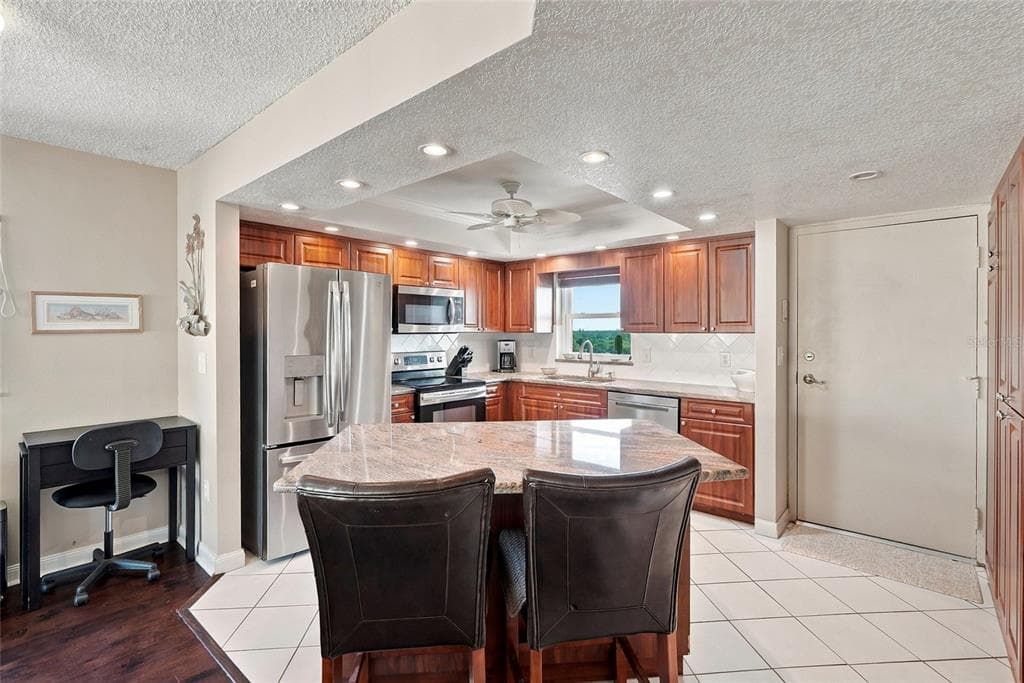4550 COVE CIRCLE 1009 photo 4