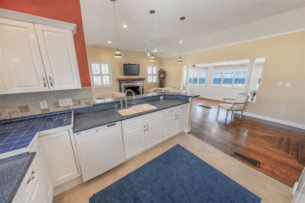 3873 S ATLANTIC AVENUE photo 9