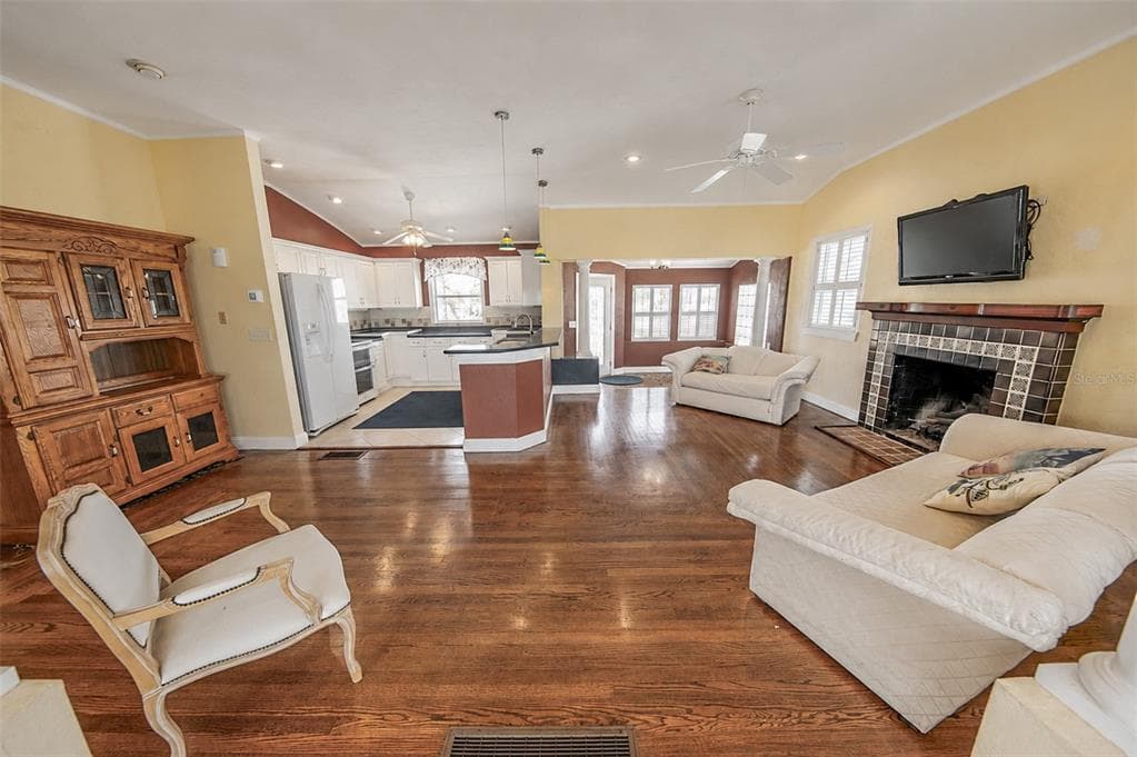 3873 S ATLANTIC AVENUE photo 8