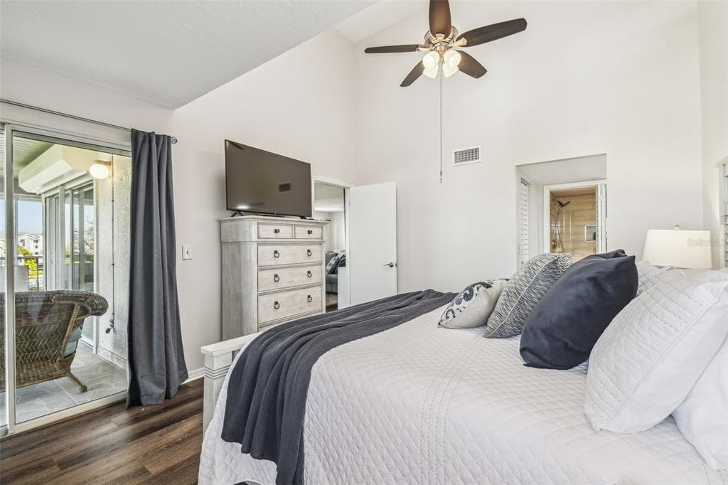 5537 SEA FOREST DRIVE 301 photo 23