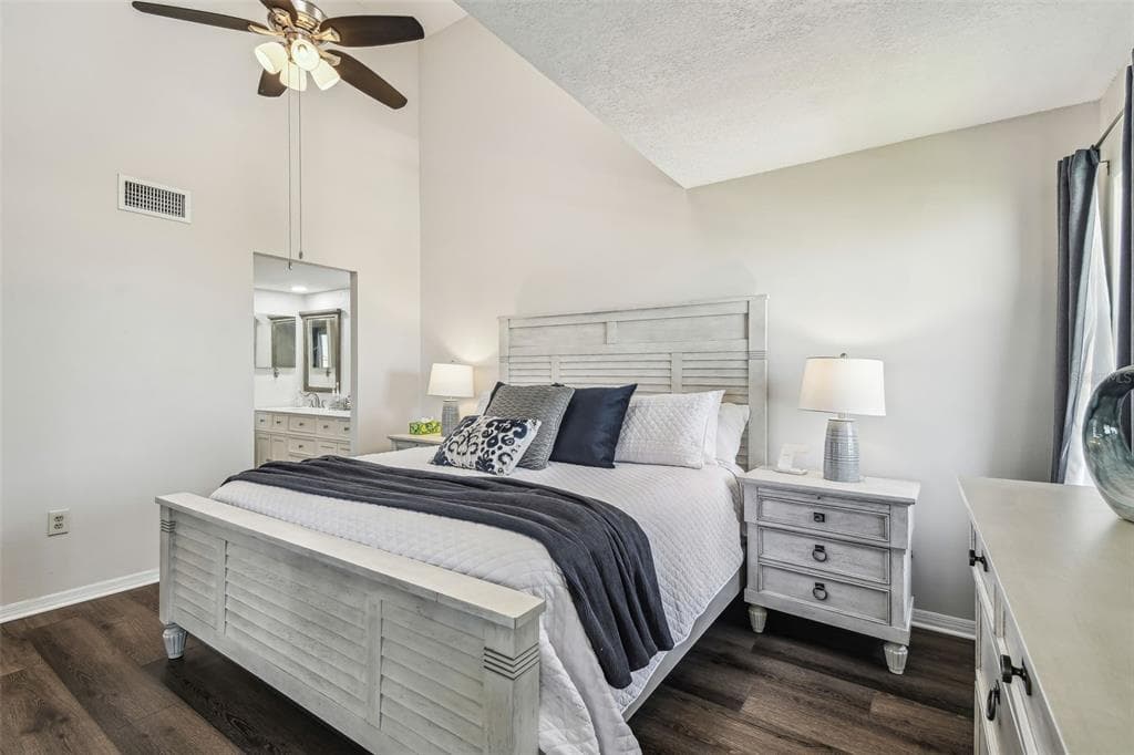 5537 SEA FOREST DRIVE 301 photo 22