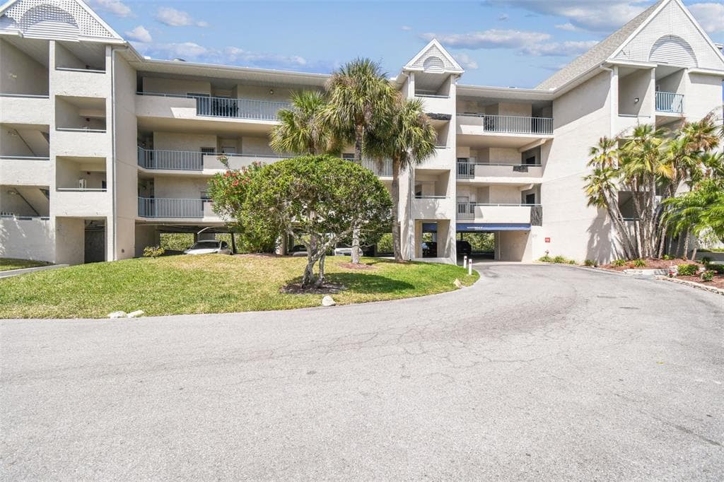 5537 SEA FOREST DRIVE 301 photo 3