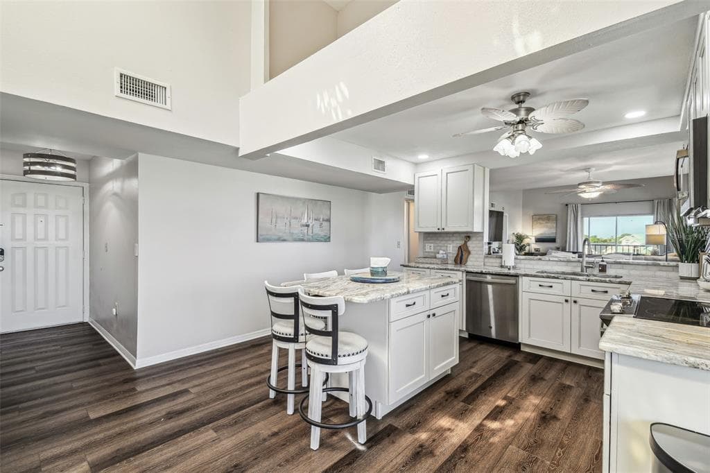 5537 SEA FOREST DRIVE 301 photo 9
