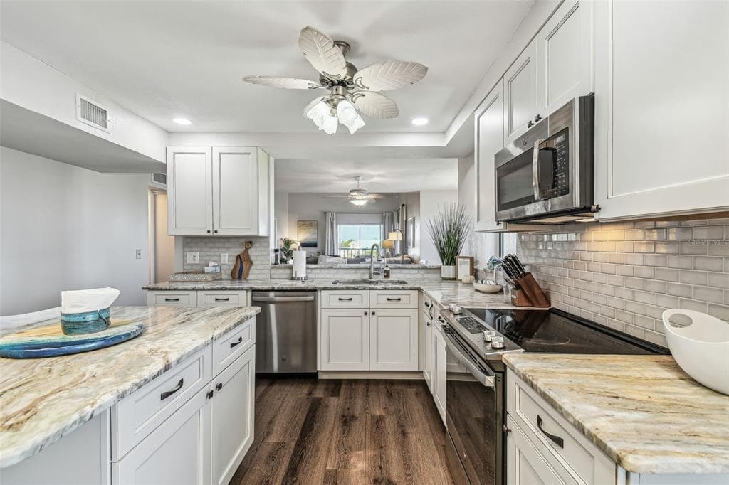 5537 SEA FOREST DRIVE 301 photo 10