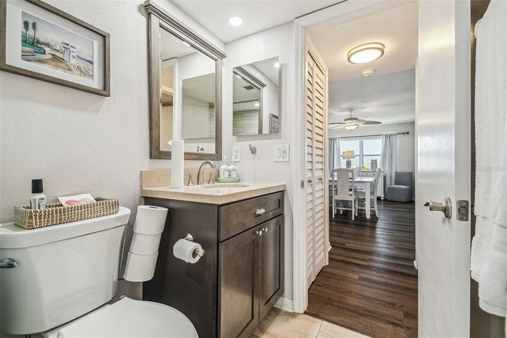 5537 SEA FOREST DRIVE 301 photo 18