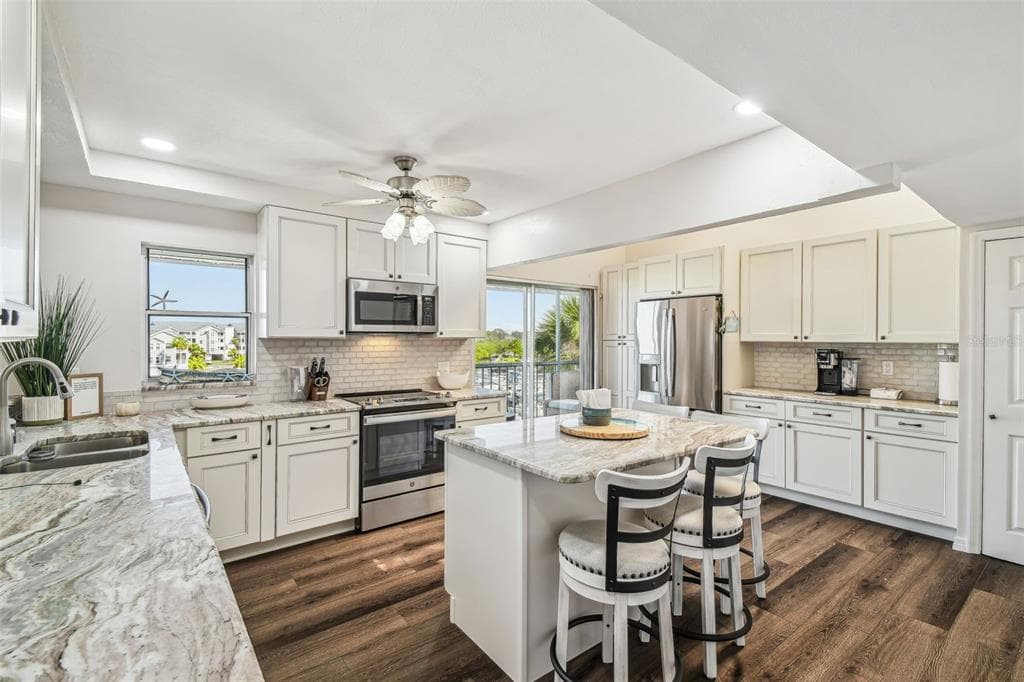 5537 SEA FOREST DRIVE 301 photo 11