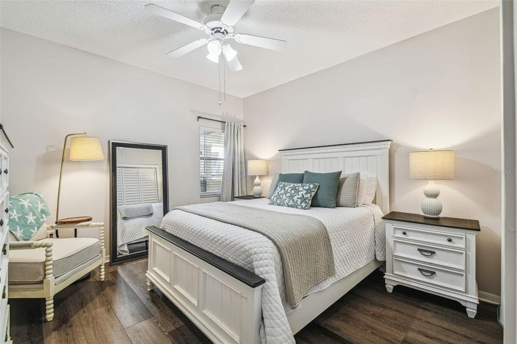 5537 SEA FOREST DRIVE 301 photo 19