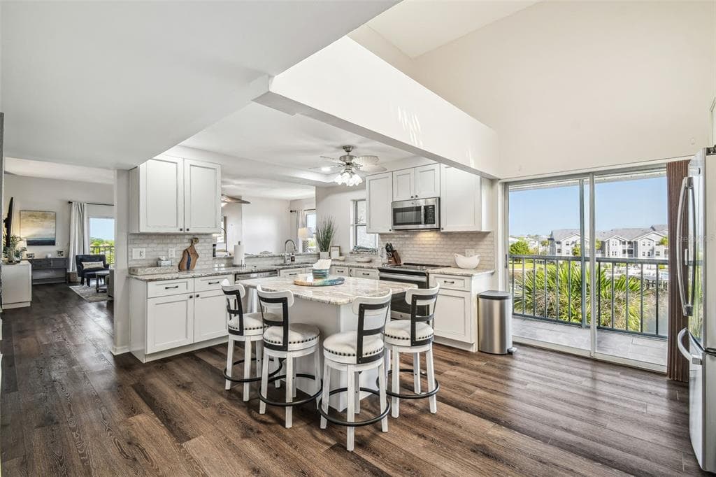 5537 SEA FOREST DRIVE 301 photo 8