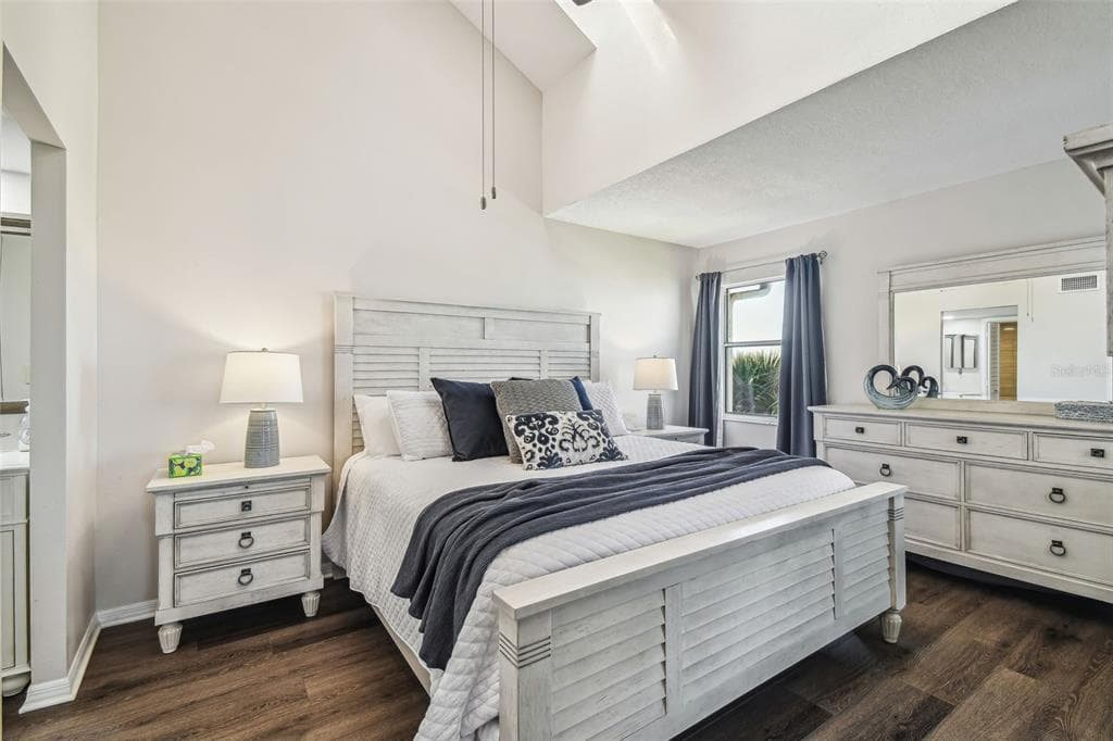 5537 SEA FOREST DRIVE 301 photo 21