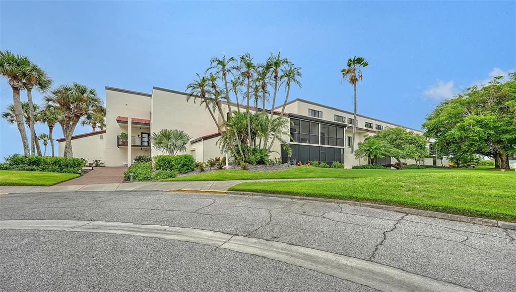 2089 GULF OF MEXICO DRIVE G1-104 photo 2