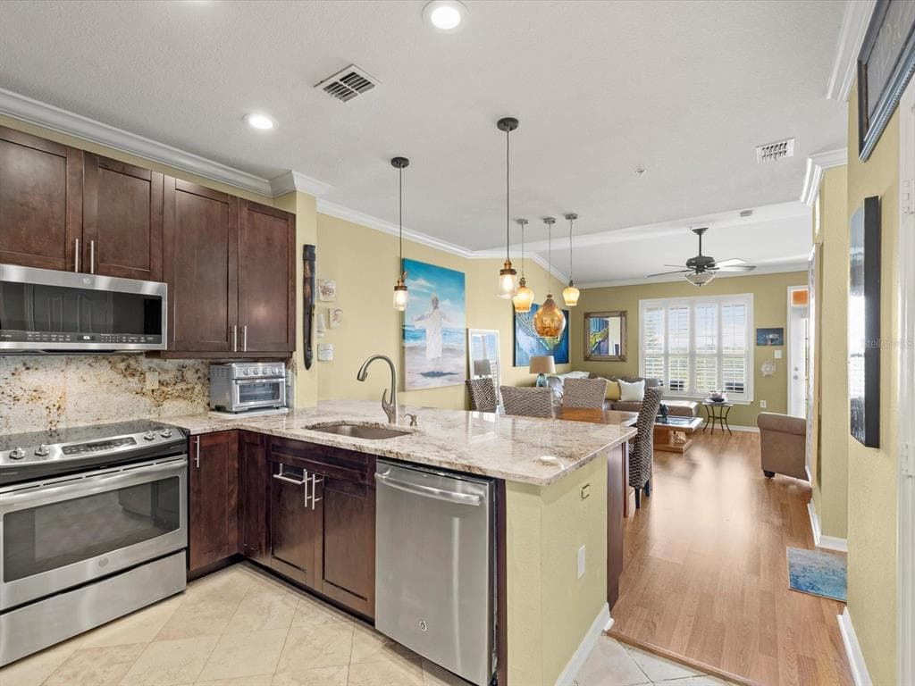 5000 CULBREATH KEY WAY 9-301 photo 4