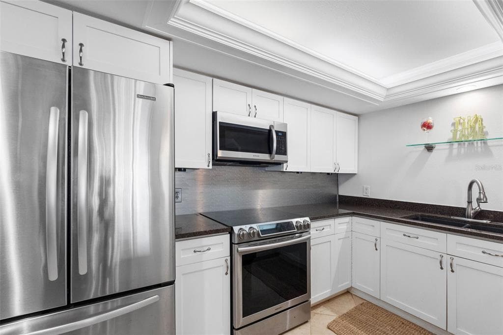 1430 GULF BOULEVARD 406 photo 9