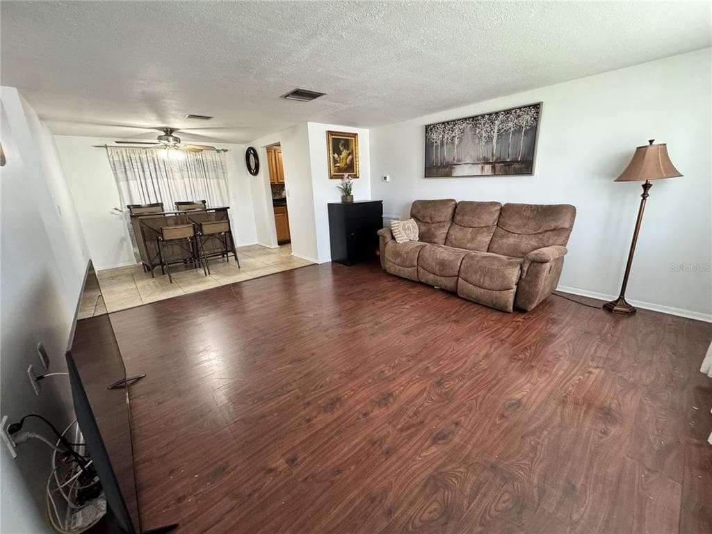 1345 BASSWOOD DRIVE photo 11