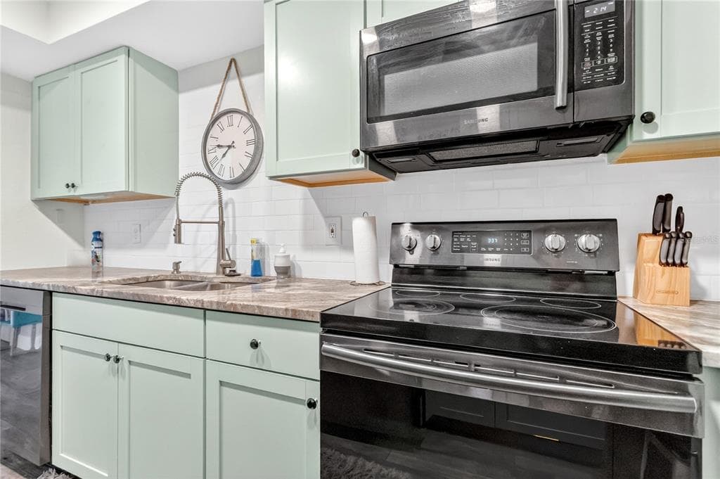 255 DOLPHIN POINT 407 photo 16