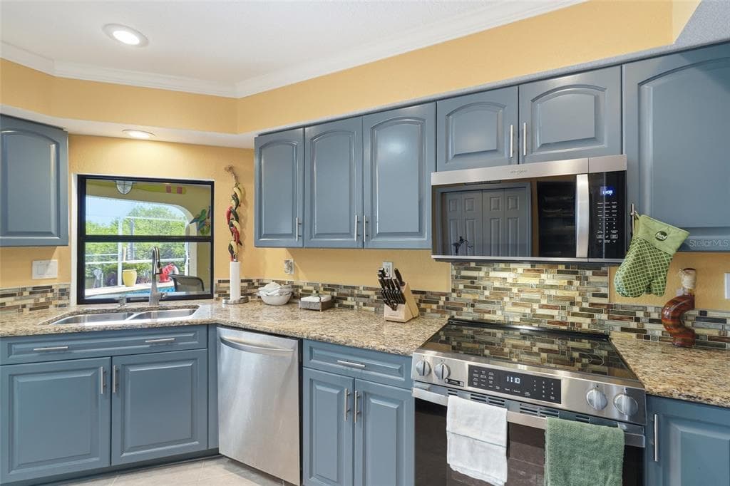 17372 SABRINA CIRCLE photo 11