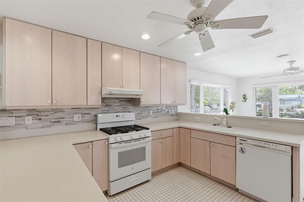 528 RALPH STREET photo 12