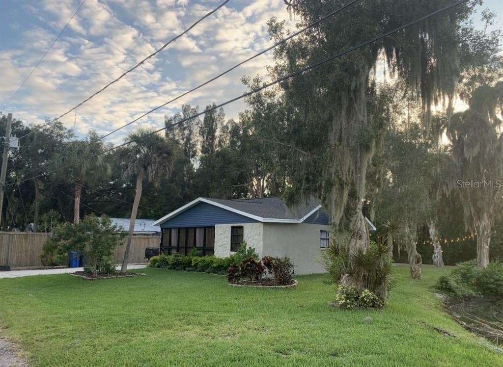 10015 LINDA STREET photo 1