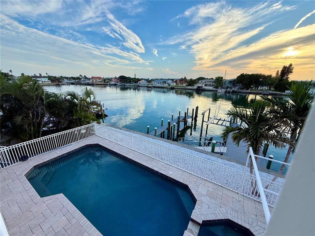 2216 DONATO DRIVE photo 2
