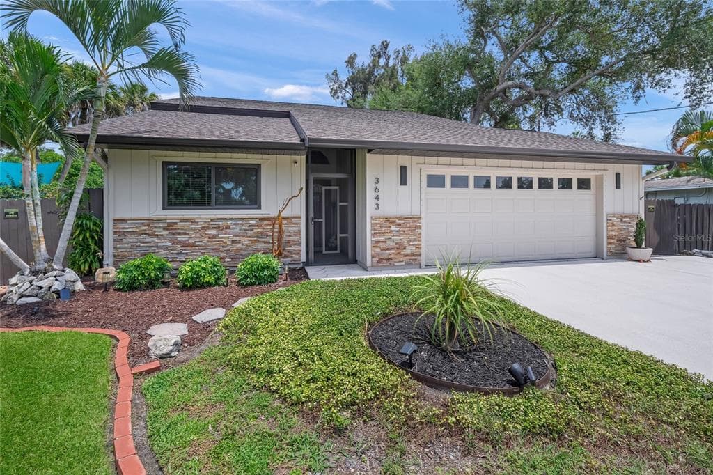 3643 MERIDALE ROAD photo 13