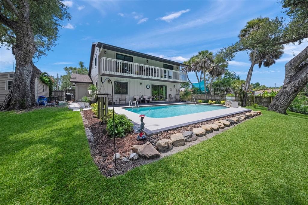 3643 MERIDALE ROAD photo 7