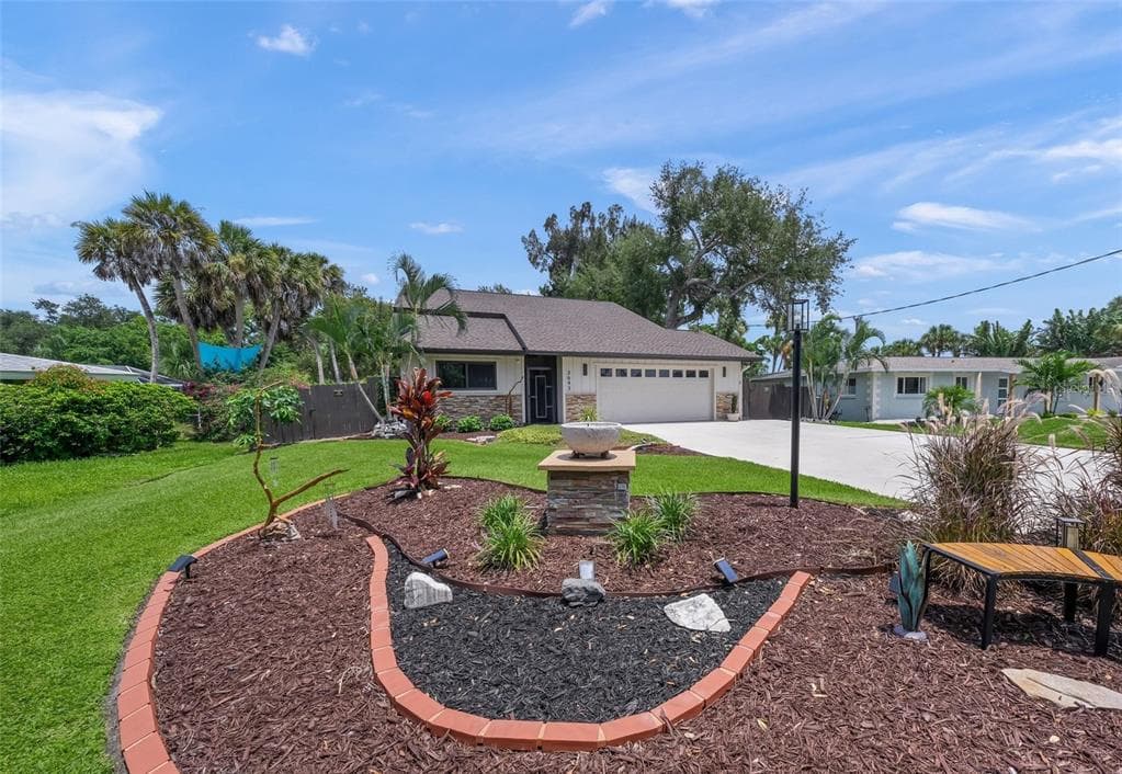 3643 MERIDALE ROAD photo 1