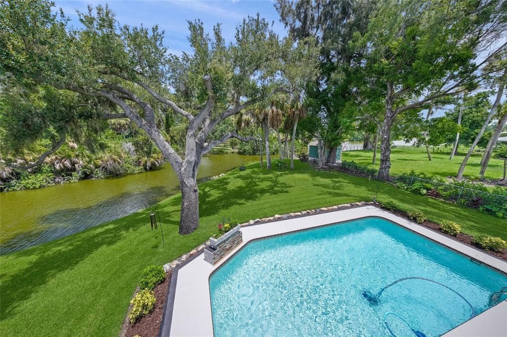 3643 MERIDALE ROAD photo 5
