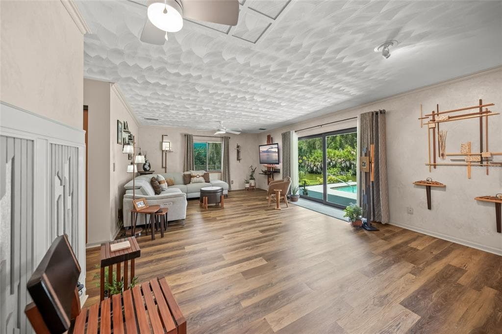 3643 MERIDALE ROAD photo 20