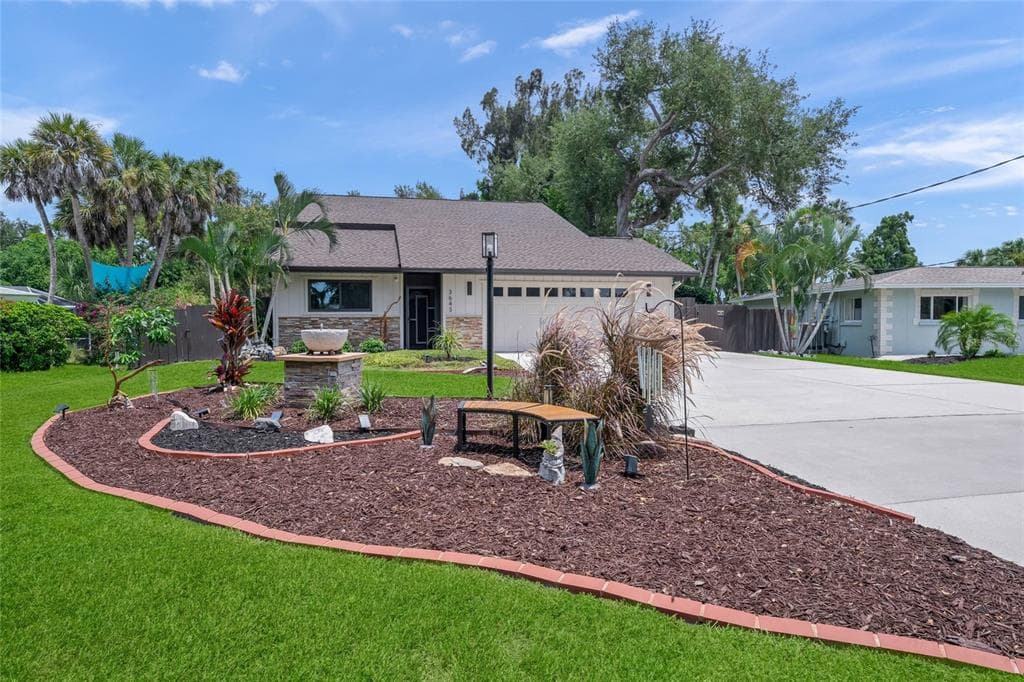 3643 MERIDALE ROAD photo 11
