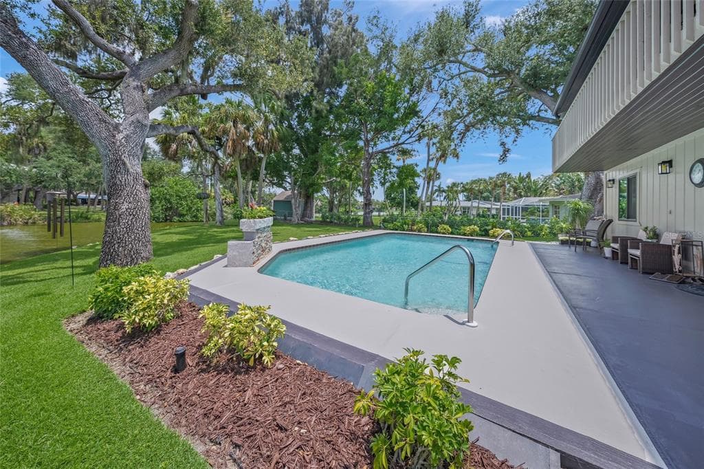 3643 MERIDALE ROAD photo 4