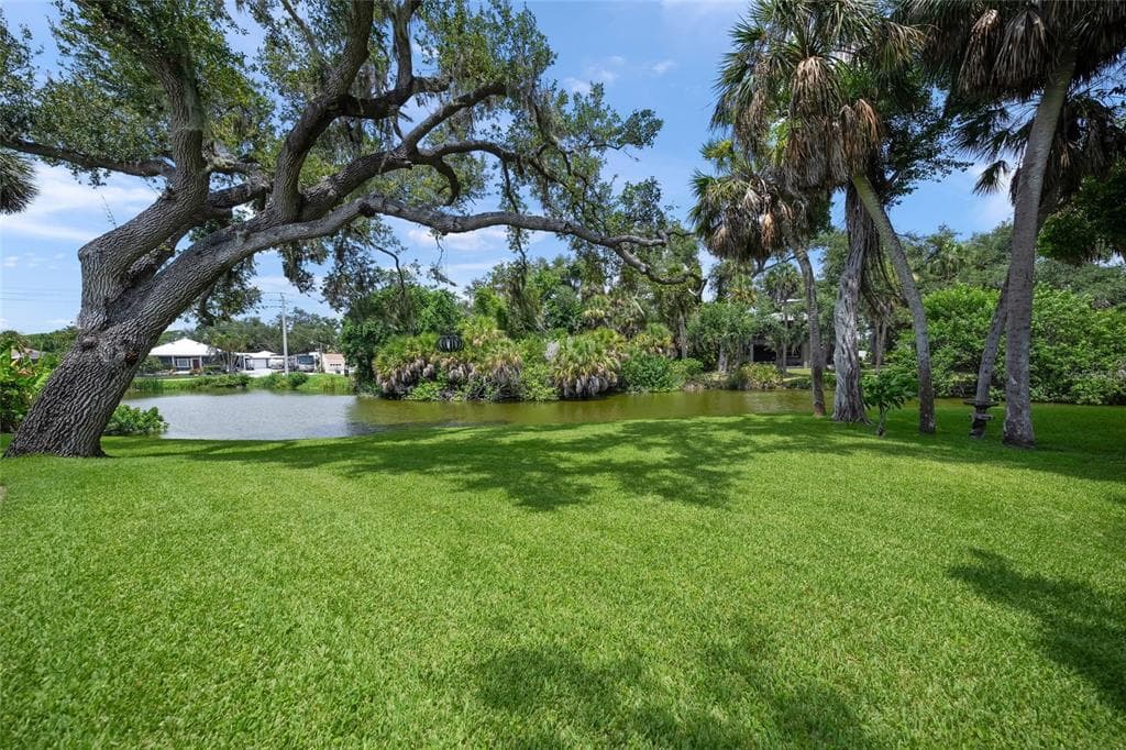 3643 MERIDALE ROAD photo 8