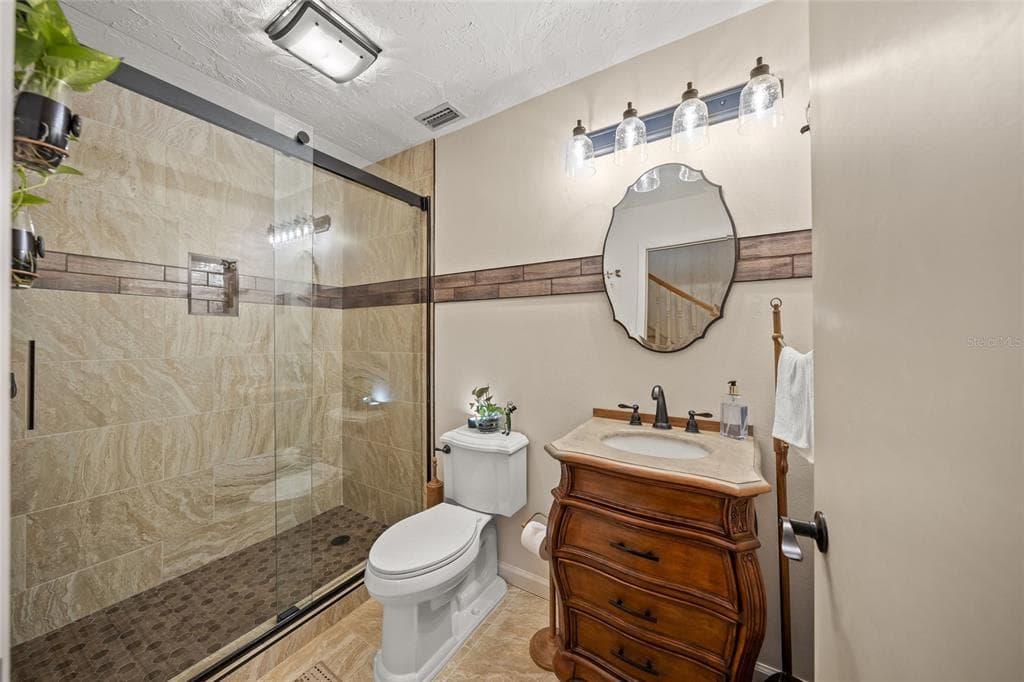 3643 MERIDALE ROAD photo 25