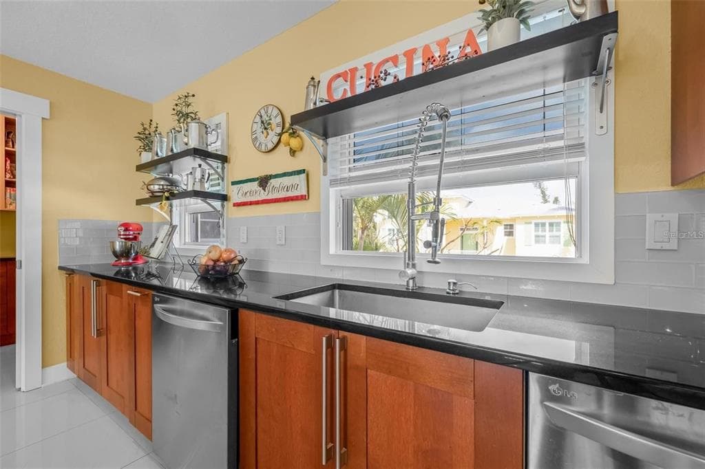 614 NORTON STREET photo 23