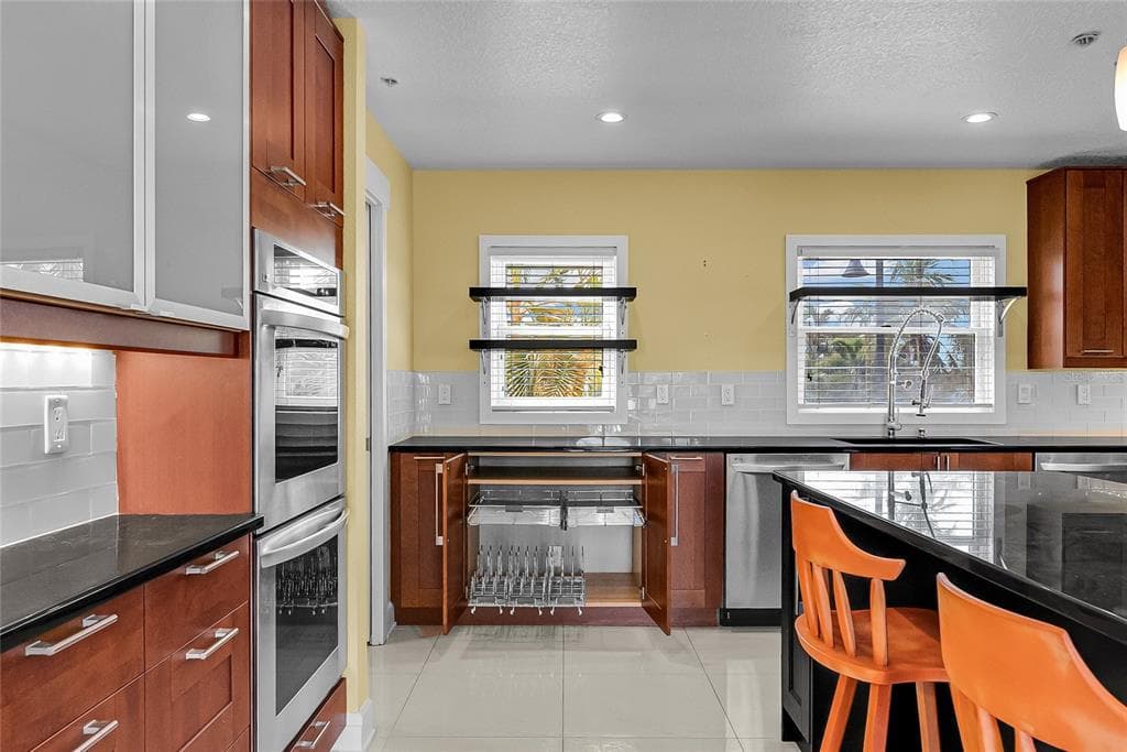 614 NORTON STREET photo 19