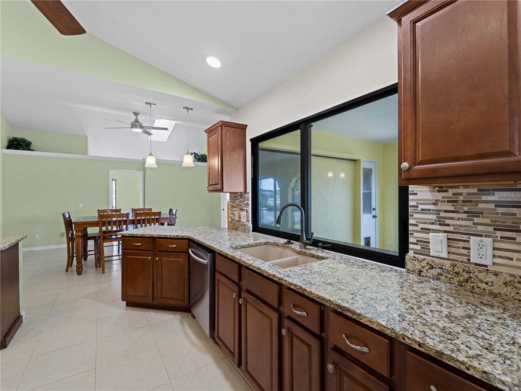 3370 DOVER DRIVE photo 5